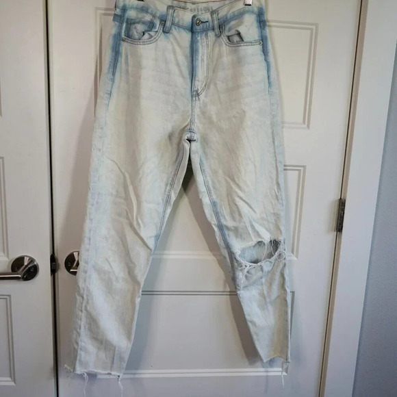 American Eagle Ripped Mom Jeans Womens 6 Relaxed Blue Light Wash Denim High Rise - Picture 1 of 6